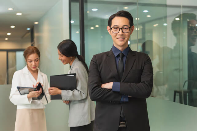 Hiring in Vietnam Made Easy: How EOR Services Help Foreign Companies