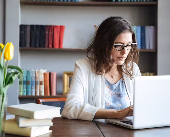 Online vs. In-Person Law Degrees: Which Is Right for You?
