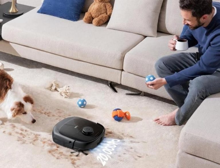 5 Features Your Robot Vacuum Needs for Pet Owners