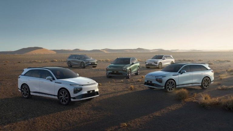 Sicherheitstipps für die Probefahrt mit Smart-SUVs bei einem Elektroauto-Händler